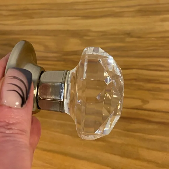 Beautiful-Stand Out Knob-Drawer-cabinet - Picture 10 of 13